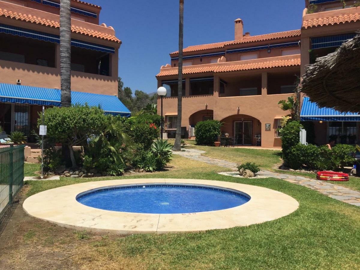 Urb Playa Azul 24 Villa Естепона Екстериор снимка
